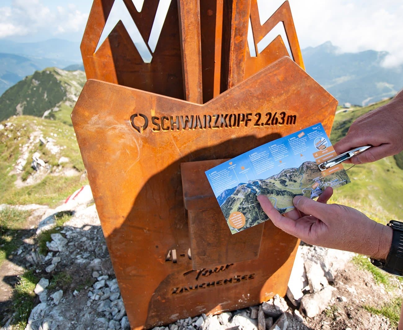 Gipfelkreuz bei der 4-Gipfeltour in Zauchensee