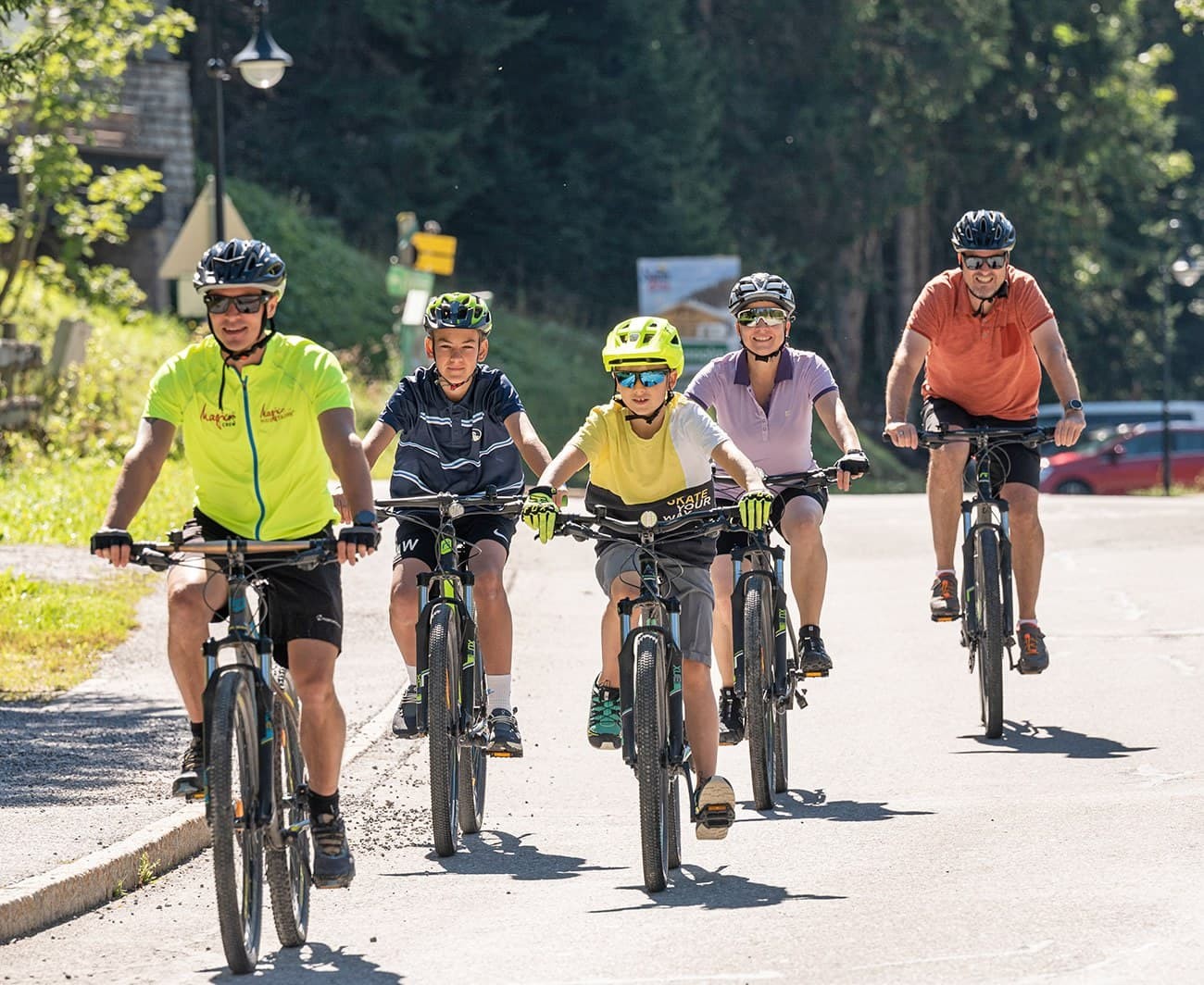 Radfahren bei einer Radtour von Zauchensee