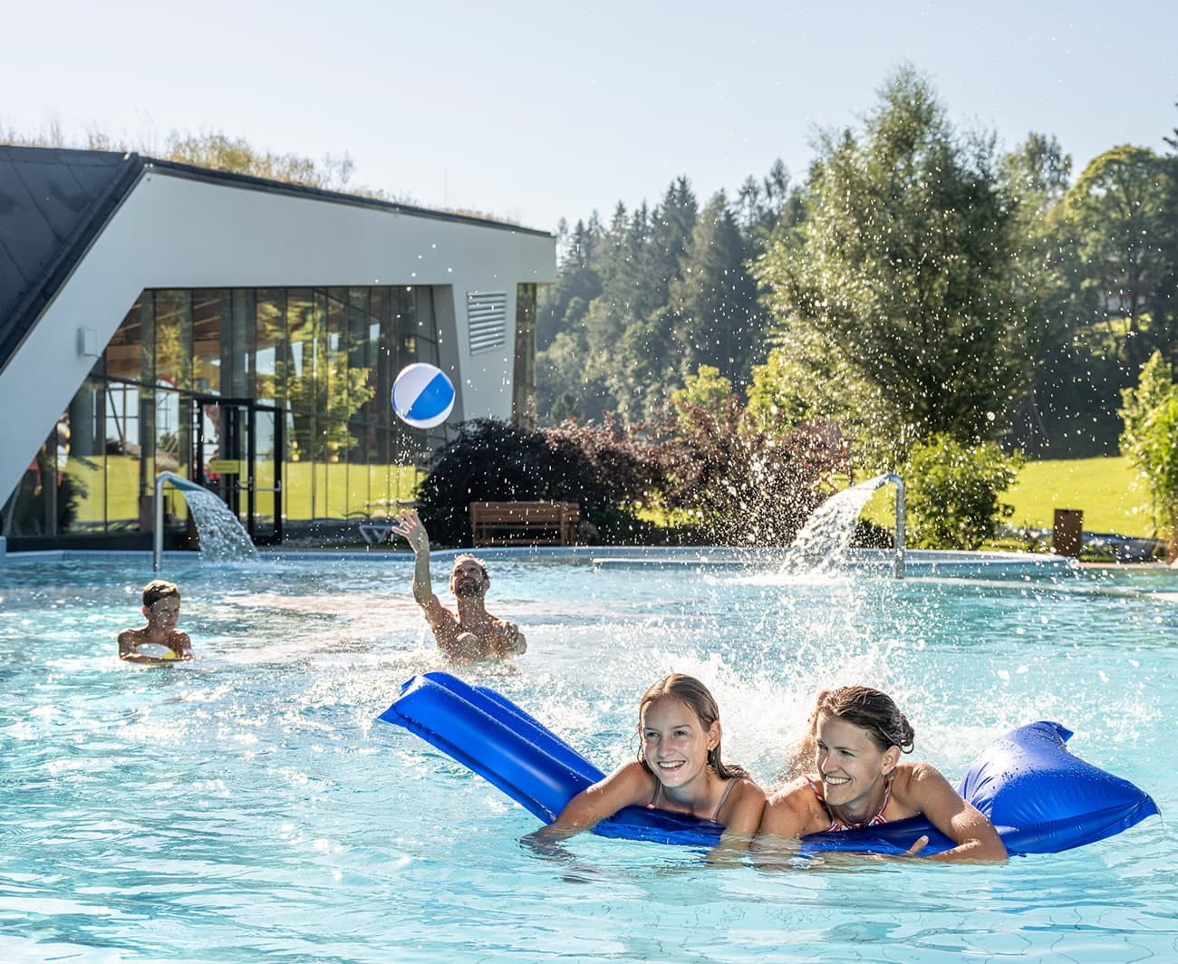 Schwimmen in der Therme Amadé in Altenmarkt